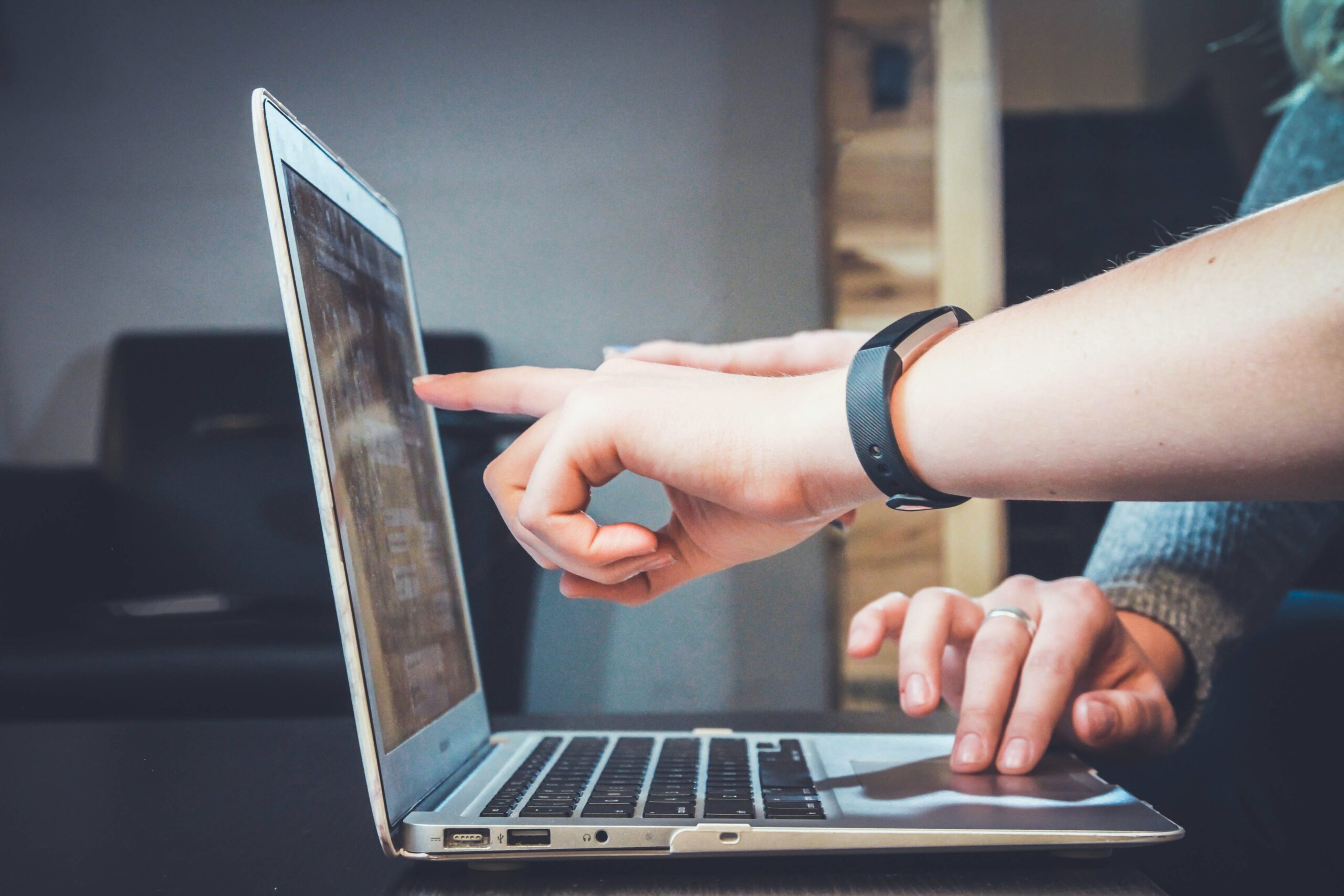 What is the difference between managed IT services and IT services?