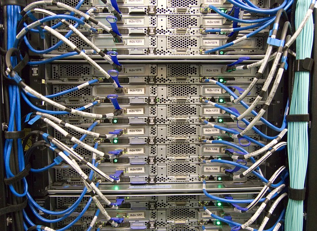 What’s the difference between a physical server and a virtual server?